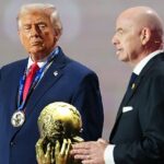 Najvyšší vyslanec Donalda Trumpa údajne požiadal prezidenta FIFA Giannu Infantino (vpravo), aby Irán vyhodil z majstrovstiev sveta a nahradil ho Talianskom.