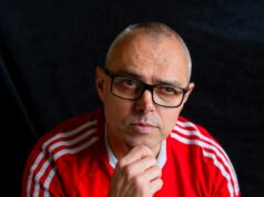 Fan, ktorý prežil tragédiu v Hillsborough, keď mal len 13 rokov a snažil sa nájsť cudzinca, ktorý mu zachránil život Fanúšik Liverpoolu Graeme Banfield sa snaží nájsť cudzinca, ktorý mu zachránil život v Hillsborough