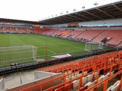 Fanúšik Blackpoolu zomrel po prerušení zápasu League One na 30 minút | Futbal | Šport Fanúšik Blackpoolu zomrel po prerušení zápasu League One na 30 minút | Futbal | Šport