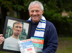 Fanúšikovia Chelsea a Leedsu zdieľajú živé spomienky na ikonické finále FA Cupu v roku 1970, keď sa strany pripravujú na opätovné stretnutie Fanúšik Leedsu Lord Mann drží pamätné predmety