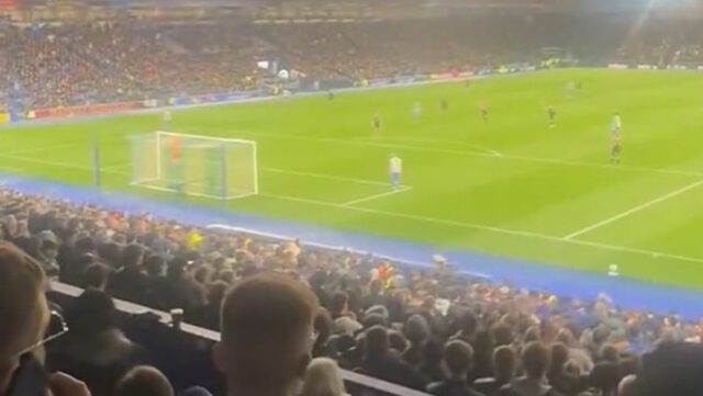 Priaznivci Chelsea spievajú o Liamovi Roseniorovi