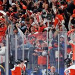 Fanúšikovia Flyers vypískali Phillies na jumbotron počas výhry v play-off nad Penguins