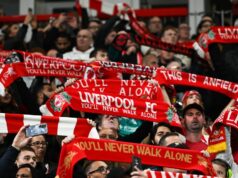 Fanúšikovia Liverpoolu ohlásili protesty na Anfielde po ignorovaní obáv – „Donútime ich počúvať“ Fanúšikovia Liverpoolu držia šály