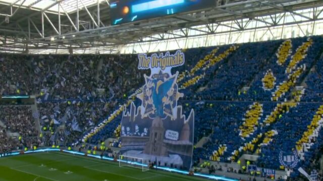 Fanúšikovia Liverpoolu sa vysmievajú „vynútenému“ derby v Evertone tifo a myslia si, že si všimli chybu
