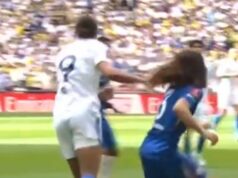 Fanúšikovia Man Utd sú rozzúrení, keď Dominic Calvert-Lewin unikol červenej karte za ťahanie za vlasy Dominic Calvert-Lewin