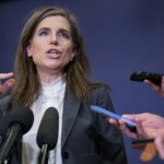 48-ročná pravicová konzervatívkyňa strávila veľkú časť večera tým, že vinu za streľbu pripisovala svojim politickým nepriateľom a politickým nepriateľom prezidenta Donalda Trumpa.