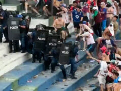 Fanúšikovia bojujú s políciou na futbalovom zápase Paraguaja | futbal Fanúšikovia bojujú s políciou na futbalovom zápase Paraguaja | futbal