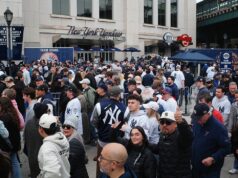 Fanúšikovia sa na tribúnach Yankee Stadium bijú počas ďalšej frustrujúcej prehry Fanúšikovia sa na tribúnach Yankee Stadium bijú počas ďalšej frustrujúcej prehry