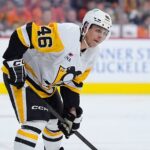 Center Penguins Blake Lizotte unikol trestu napriek tomu, že sa zdalo, že 'kopie' súpera