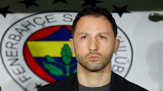 Fenerbahce prepustilo trénera Tedesca po prehre v derby s Galatasarayom
