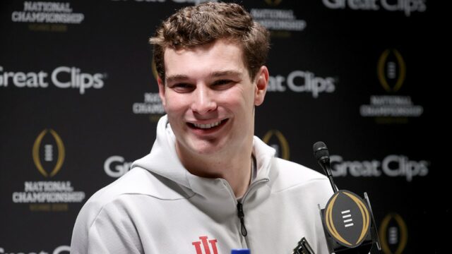 Fernando Mendoza, číslo 1 v drafte NFL pre Raiders, ktorého úlohou je vrátiť starú franšízu k sláve
