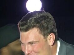 Fernando Mendoza zahodil svoj čistý imidž v priebehu niekoľkých hodín po príchode do Vegas, pretože röntgenový prejav potešil fanúšikov Raiders Fernando Mendoza