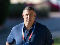 Fotografie z 20. rokov ukazujú, ako sa Mike Vrabel a Dianna Russini bozkávajú NFL: Výročné stretnutie ligy NFL