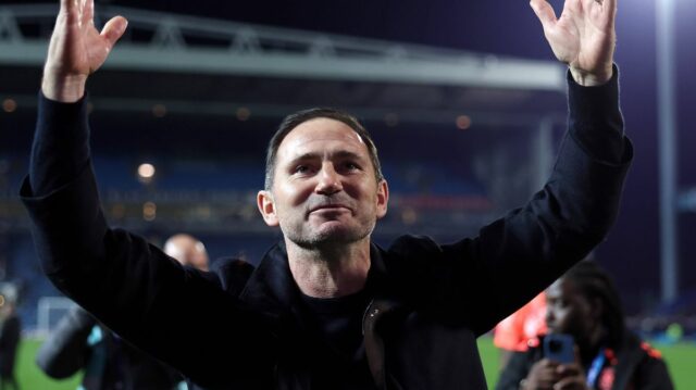 Frank Onyeka oslavuje povýšenie Coventry City