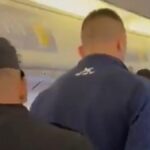 Emiliano Endrizzi bol vytiahnutý z lietadla v putách