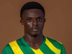 Futbalista zastrelili, keď maskovaní lupiči zablokovali cestu a začali strieľať na tímový autobus Dominic Frimpong pózuje na fotografii