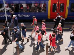 Futbaloví fanúšikovia si zaslúžia lacnejšie vlaky a menej výletov v strede týždňa v boji o klima Futbaloví fanúšikovia si zaslúžia lacnejšie vlaky a menej výletov v strede týždňa v boji o klima
