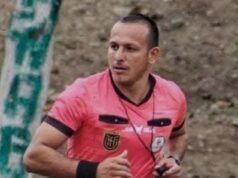 Futbalový rozhodca je zastrelený pred očami hráčov a divákov v polovici zápasu po tom, ako útočníci v šokujúcom momente vtrhli na ihrisko Obeť bola identifikovaná ako 48-ročný Javier Ortega, pričom k útoku došlo pred desiatkami ľudí, ktorí sledovali zápas v ekvádorskej pobrežnej provincii El Oro.