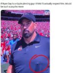 Napriek falošným fotografiám, ktoré naznačujú opak, Ryan Day nenosí prstene na bradavkách