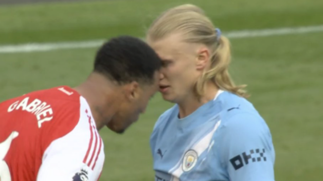 Gabriel porazil hlavu Erlingovi Haalandovi, keď počas súboja Premier League vypukla masová bitka
