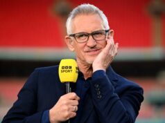 Gary Lineker a Micah Richards sa stretnú kvôli nemilosrdnému rozhodnutiu Chelsea – „trochu zvláštne“ Gary Lineker odvolal rozhodnutie Liama Roseniora prepustiť Enza Fernandeza