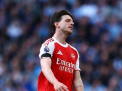 Gary Neville a Roy Keane posielajú štipľavý odkaz Declanovi Riceovi v úprimnom verdikte o titule Arsenalu Stredopoliar Arsenalu Declan Rice poslal brutálnu správu od Garyho Nevilla a Roya Keana po tom, čo urobil proti Manchestru City.