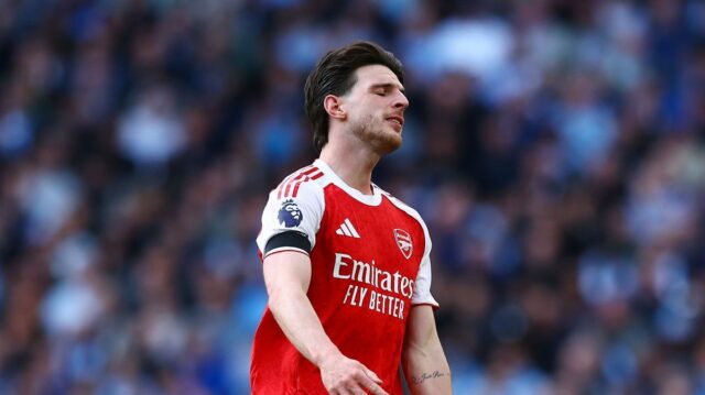 Stredopoliar Arsenalu Declan Rice poslal brutálnu správu od Garyho Nevilla a Roya Keana po tom, čo urobil proti Manchestru City.