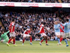 Gary Neville mieri zúrivý výbuch na Arsenal chvíľu pred kontroverziou Man City VAR Rayan Cherki naráža na tyč Manchestru City proti Arsenalu