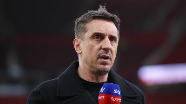 Gary Neville odsúdil dve rozhodnutia Mikela Artetu z porážky Arsenalu s Man City – „obrovsky brzdené“
