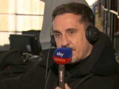 Gary Neville vyzdvihol hviezdu Arsenalu a povedal mu, aby okamžite vykročil vpred Gary Neville pripúšťa, že Arsenal potrebuje upokojiť nervy pred zápasom o titul