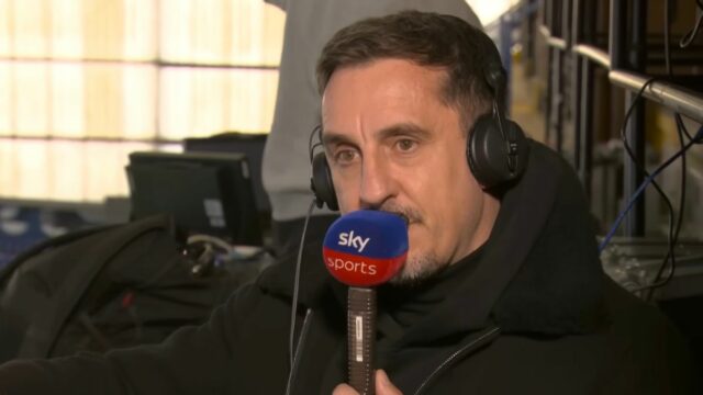 Gary Neville vyzdvihol hviezdu Arsenalu a povedal mu, aby okamžite Gary Neville pripúšťa, že Arsenal potrebuje upokojiť nervy pred zápasom o titul
