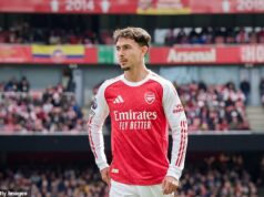 Gary Neville vyzdvihol hviezdu Arsenalu za 60 miliónov libier, ktorá „teraz zápasí TÝŽDNE“ – a hovorí Mikelovi Artetovi, ako napraviť svoj stred poľa po nervóznej výhre 1:0 nad Newcastlom Gary Neville zaútočil na hviezdu Arsenalu Martina Zubimendiho a povedal, že „zápasil celé týždne“