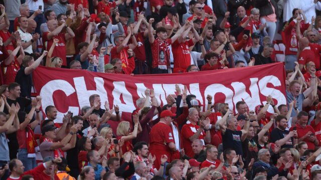 Generálny riaditeľ Liverpoolu obhajuje zvýšenie cien lístkov pred plánovanými protestmi na Anfielde
