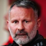 Giggs nalieha na Carricka, aby uchmatol záložníka, ktorý už „vyzerá ako hráč Man Utd“