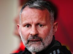 Giggs nalieha na Carricka, aby uchmatol záložníka, ktorý už „vyzerá ako hráč Man Utd“ Giggs nalieha na Carricka, aby uchmatol záložníka, ktorý už „vyzerá ako hráč Man Utd“