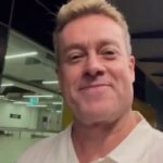 Grant Denyer (na obrázku) poskytol svojim fanúšikom na sociálnych sieťach pozitívnu aktualizáciu po desivom incidente v pretekoch Bathurst 6 Hour.