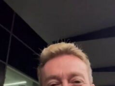 Grant Denyer odhaľuje, čo sa NAOZAJ stalo, keď ho previezli do nemocnice po divokej havárii v pretekoch v Bathurste Grant Denyer (na obrázku) poskytol svojim fanúšikom na sociálnych sieťach pozitívnu aktualizáciu po desivom incidente v pretekoch Bathurst 6 Hour.