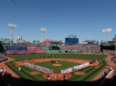 Guvernér Healey a starosta Wu hlasno vypískali fanúšikov pri otváraní domov Red Sox Guvernér Healey a starosta Wu hlasno vypískali fanúšikov pri otváraní domov Red Sox