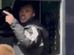 Harry Winks sa stretáva s fanúšikmi Leicestru v škaredých scénach pred štadiónom | Futbal | Šport Harry Winks sa stretáva s fanúšikmi Leicestru v škaredých scénach pred štadiónom | Futbal | Šport