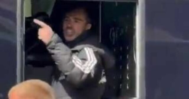 Harry Winks sa stretáva s fanúšikmi Leicestru v škaredých scénach pred štadiónom | Futbal | Šport
