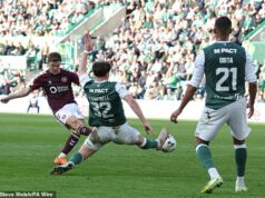 Hibernian 1-2 Hearts: Lídri urobili obrovský krok k titulu Premiership s mimoriadnym triumfom v derby Blair Spittal vedie domov neskorého víťaza Hearts proti deviatemu Hibsovi na Easter Road
