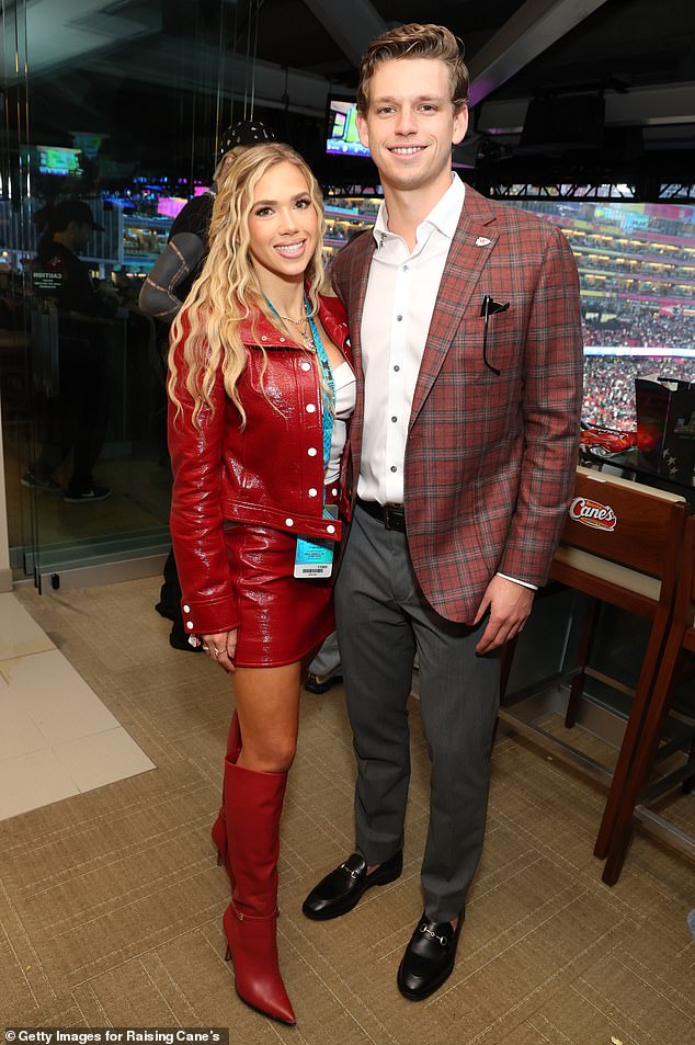 Hlavná dedička Gracie Hunt oznámila zasnúbenie so synom bývalého rozohrávača Gracie Hunt, dcéra majiteľa miliardára Chiefs Clarka Hunta, oznámila zasnúbenie s priateľom Derekom Greenom