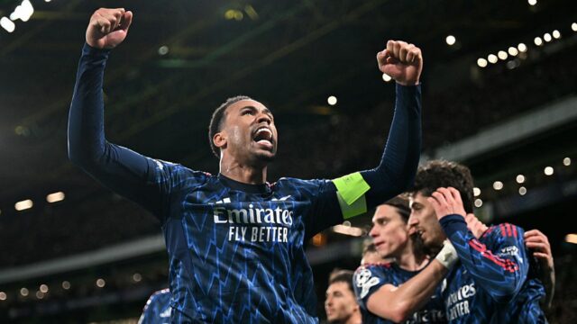 Arsenal oslavuje svojho neskorého víťaza proti Sportingu