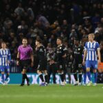 Hráči Chelsea sa sťažujú počas porážky s Brightonom na Amex Stadium