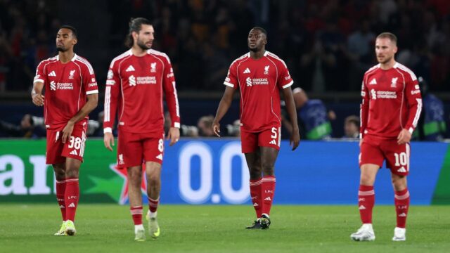 PARÍŽ, FRANCÚZSKO - 8. apríla: Ibrahima Konate z Liverpoolu reagoval po tom, čo jeho strana inkasovala gól počas štvrťfinálového zápasu UEFA Champions League 2025/26 medzi Paris Saint-Germain FC a Liverpool FC v Parc des Princes 8. apríla 2026 v Paríži vo Francúzsku. (Foto: Justin Setterfield/Getty Images)