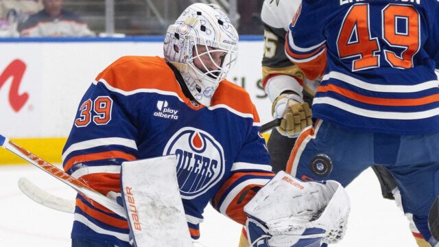 Hokejový fanúšik dostane pôrod počas zápasu Oilers proti Golden Knights
