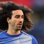 Obranca Chelsea Marc Cucurella pred zápasom s Brightonom