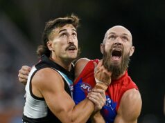 Hráč AFL vo vzťahu s ‚Footy’s Hottest WAG‘ šokuje svoju hráčsku kariéru Ivan Soldo oznámil svoj okamžitý odchod do AFL po tom, čo prerušil jeho ACL, čím ukončil svoju 66-zápasovú kariéru v dvoch kluboch