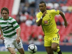 Hral som s hviezdou Tottenhamu, ktorá robila veci, aké ste nikdy nevideli – bol taký pokročilý John Bostock z Tottenhamu Hotspur (vpravo) súperí so Simonom Ferrym z Celticu počas súťaže Wembley Cup na štadióne Wembley v západnom Londýne 26. júla 2009. AFP PHOTO/Ian Kington (Fotografia by si mala prečítať IAN KINGTON/AFP cez Getty Images)