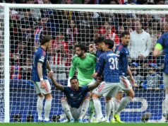 Hrdinské tri hviezdy Arsenalu v Atléticu Madrid remíza, zatiaľ čo dráma VAR zatieňuje hru MADRID, ŠPANIELSKO - 29. apríla: Declan Rice z Arsenalu víta spoluhráča Gabriela po semifinálovom zápase prvej časti Ligy majstrov UEFA 2025/26 medzi Atletico de Madrid a Arsenal FC na štadióne Metropolitano 29. apríla 2026 v Madride v Španielsku. (Foto David Price/Arsenal FC cez Getty Images)
